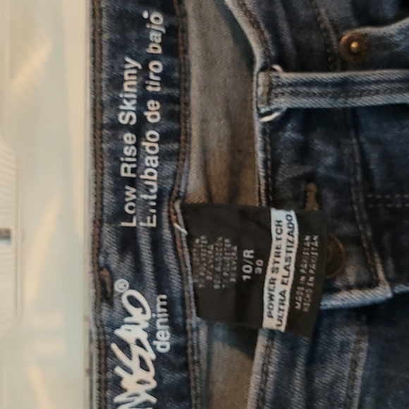 Mossimo - Picture 3 of 3